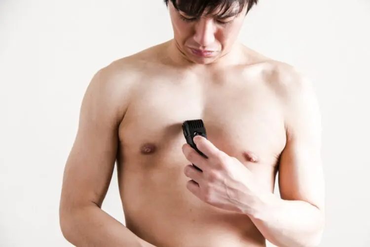 乳首まわりの毛を安全に処理する方法