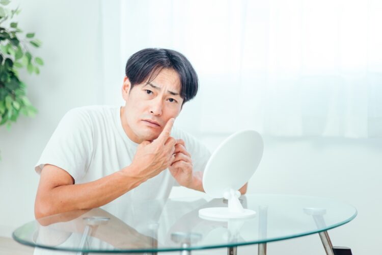 老け顔に見られる男性の特徴