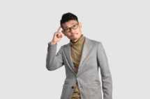 顔が大きく見える男性のNG服装