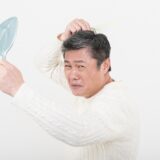 白髪を見つけたときの正しい対処法