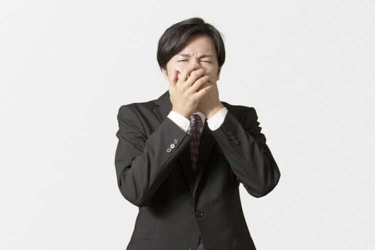 自分で口臭をチェックする方法