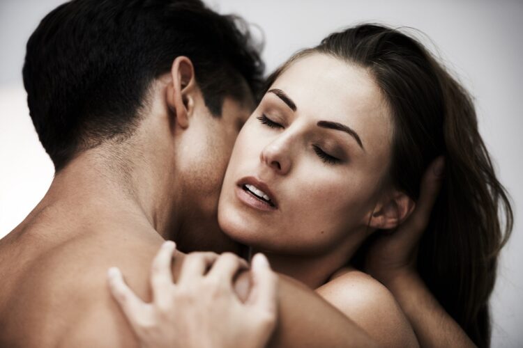 男と女の性欲はどっちが強い？